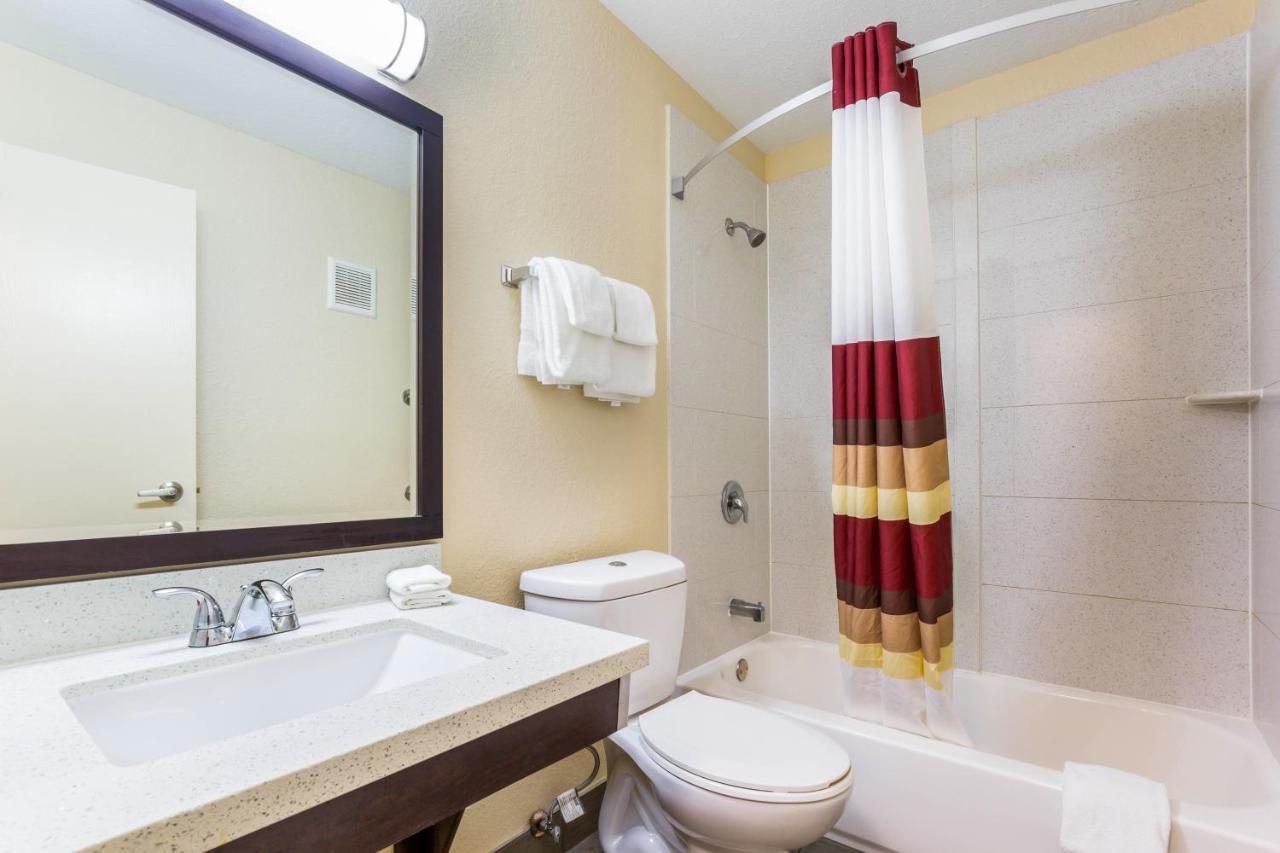 Red Roof Inn Dry Ridge Bagian luar foto