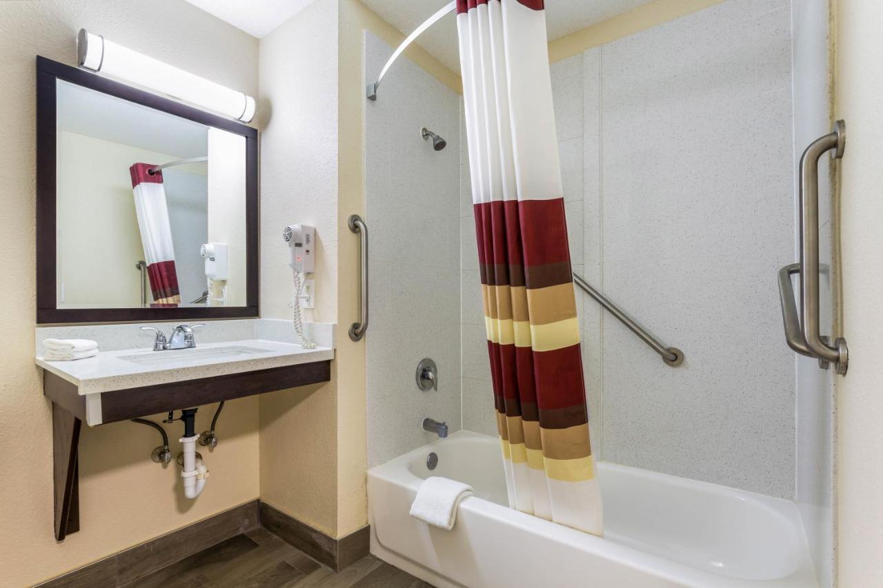 Red Roof Inn Dry Ridge Bagian luar foto