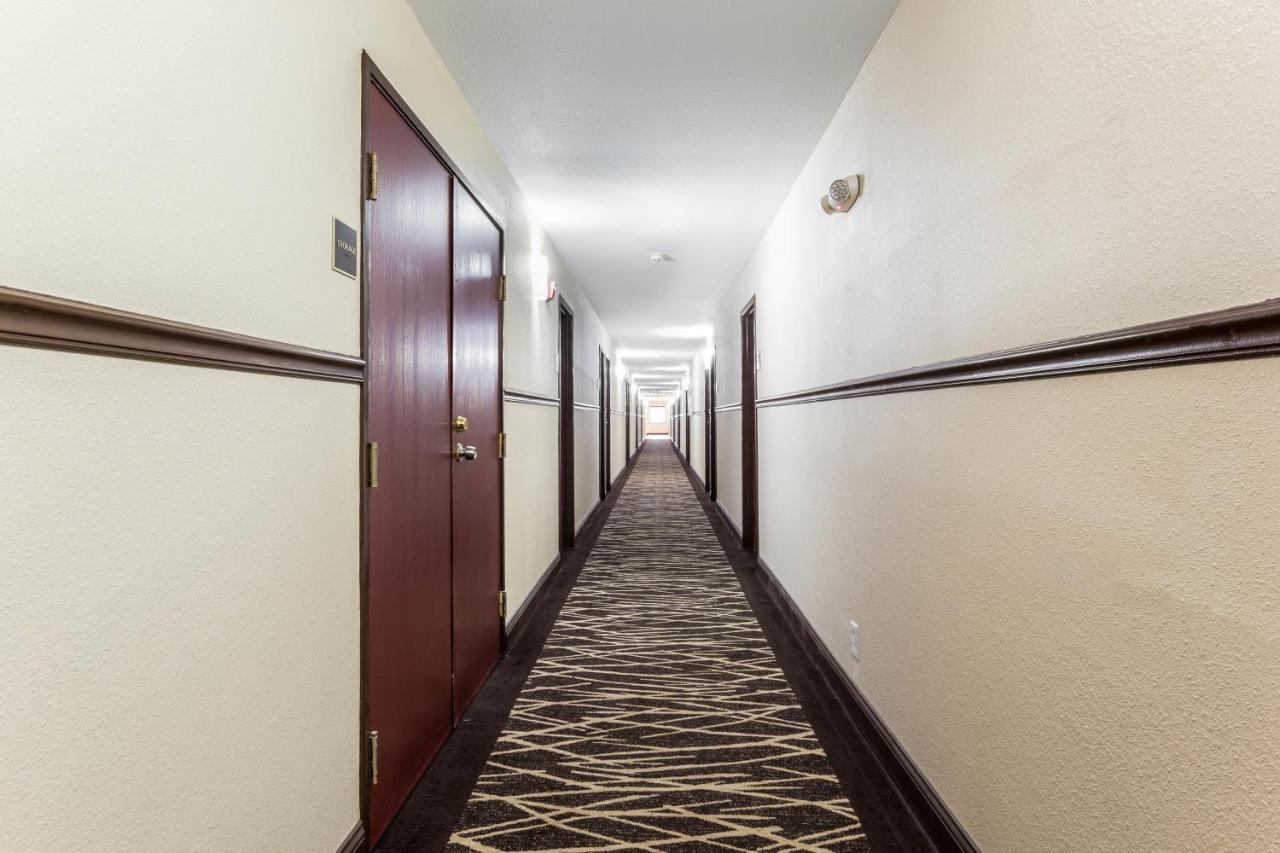 Red Roof Inn Dry Ridge Bagian luar foto
